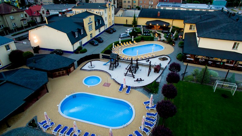 HOTEL ZA VODOU