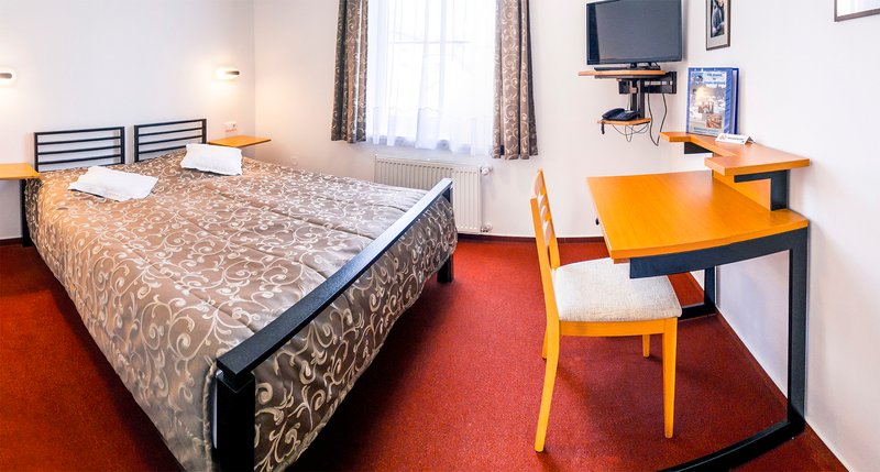 HOTEL ZA VODOU