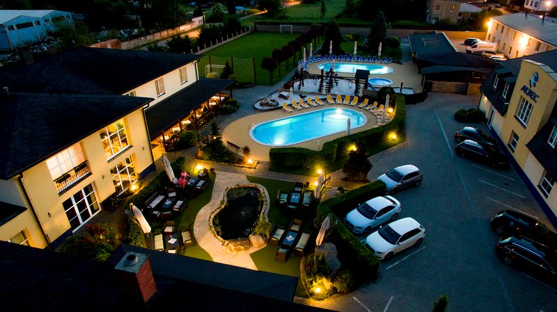 HOTEL ZA VODOU