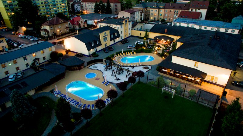 HOTEL ZA VODOU